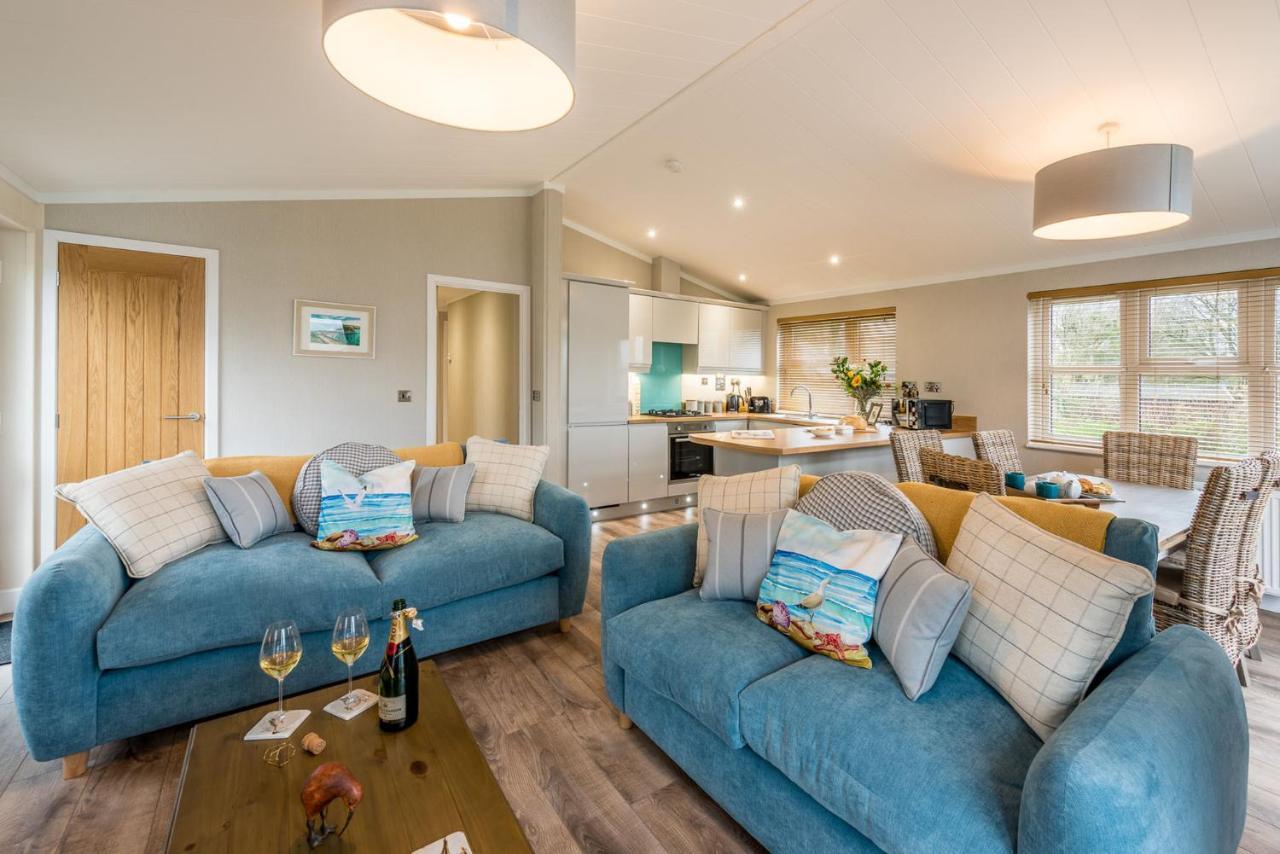 St Tinney Farm Cornish Cottages & Lodges, A Tranquil Base Only 10 Minutes From The Beach Otterham Room photo